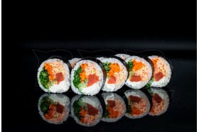 Сумо-маки с копченым лососем