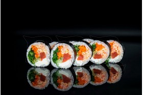 Сумо-маки с копченым лососем